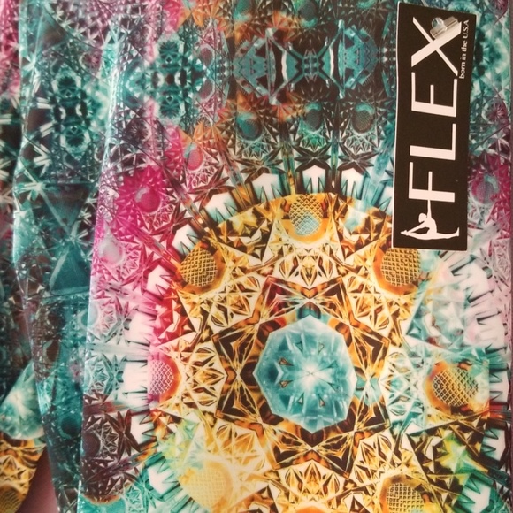 CLEARANCE FLEX Crystal Galaxy Yoga Capris - S - Picture 4 of 7